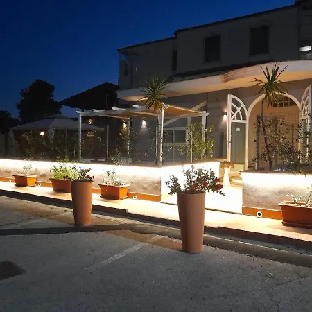 City Pompei Accommodations 2*